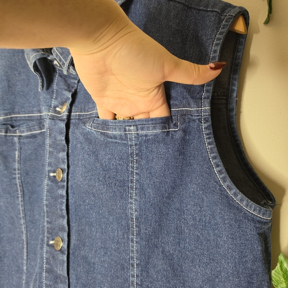 Denim Button-Front Vest with Floral Dress Layering - Picture 5 of 8